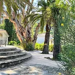 La Pinede - Small 2 Bedroom Sea View - With Swimming Pool Διαμέρισμα Le Lavandou