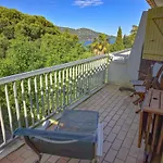 La Pinede - Small 2 Bedroom Sea View - With Swimming Pool *