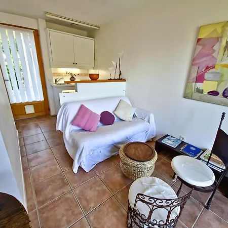 Apartman La Pinede - Small 2 Bedroom Sea View - With Swimming Pool Le Lavandou