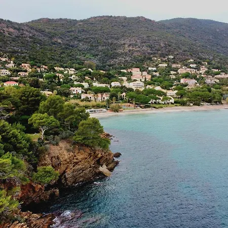 La Pinede - Small 2 Bedroom Sea View - With Swimming Pool Διαμέρισμα