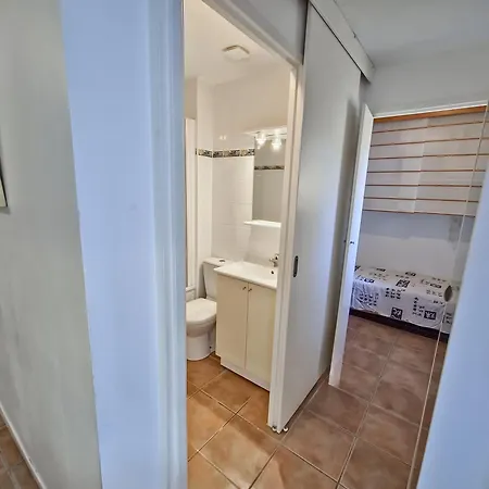 Apartman La Pinede - Small 2 Bedroom Sea View - With Swimming Pool
