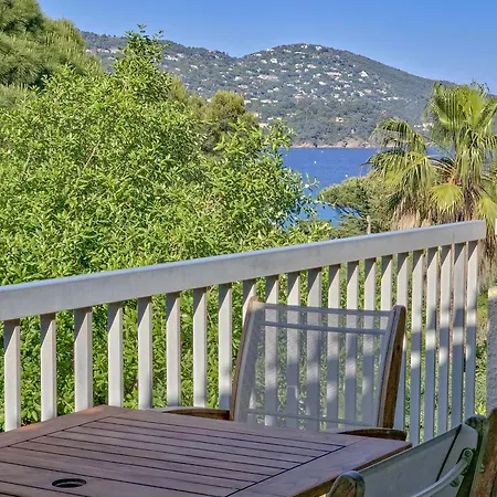 La Pinede - Small 2 Bedroom Sea View - With Swimming Pool * Le Lavandou